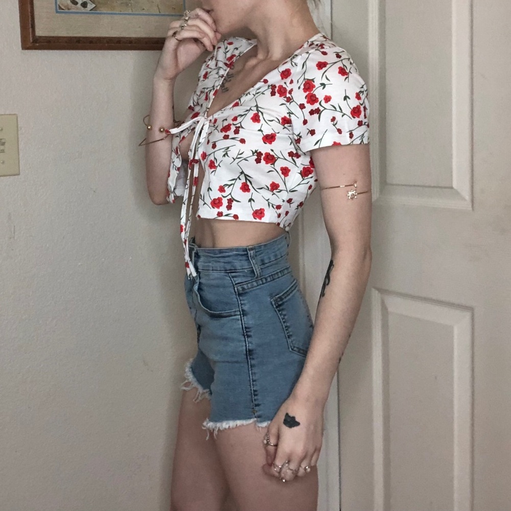 🌸NEW Tie Crop Top - Picture 5 of 8
